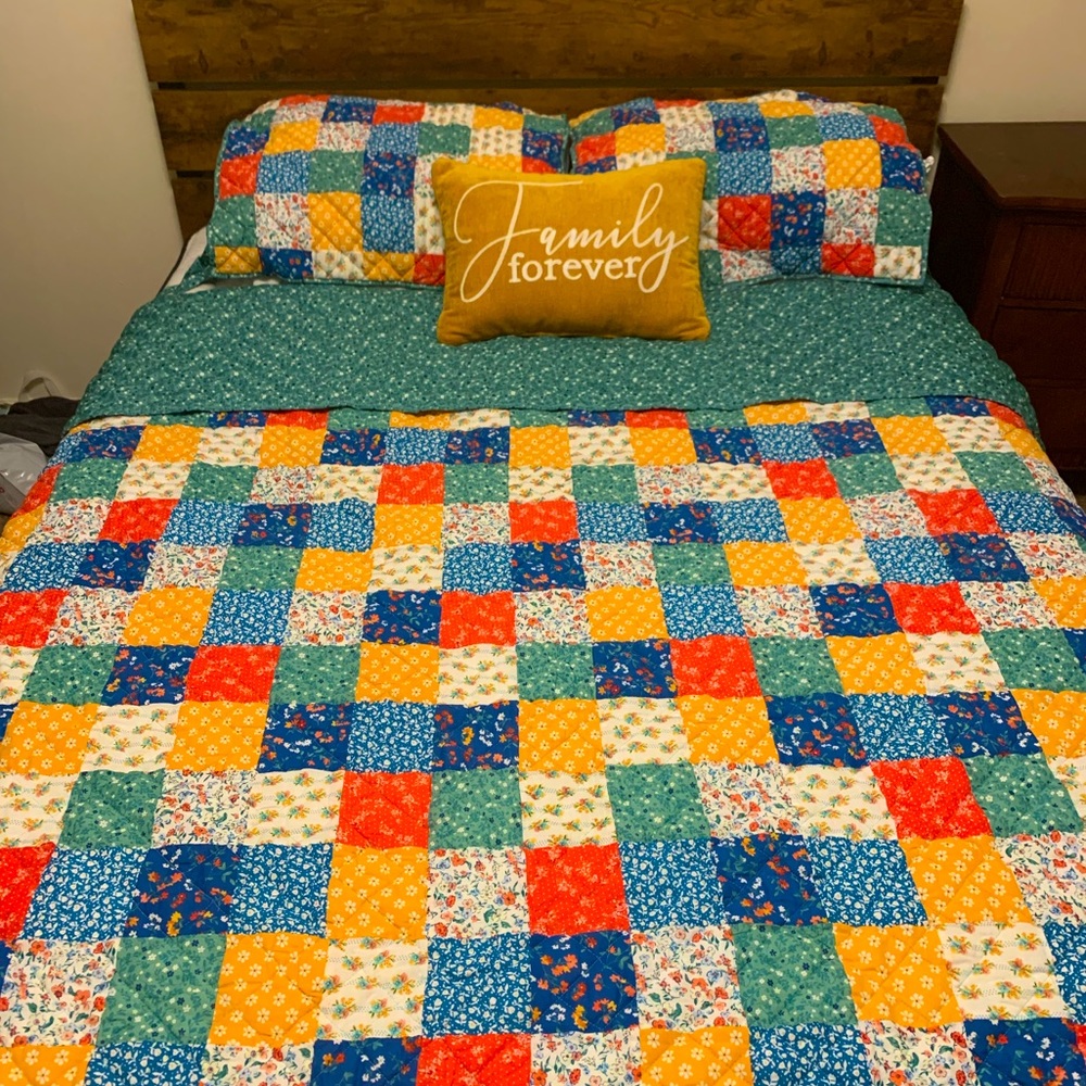 Pioneer woman Floral Patch Quilt Set Full/Queen